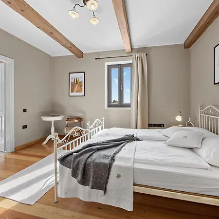 Gimino Villa *